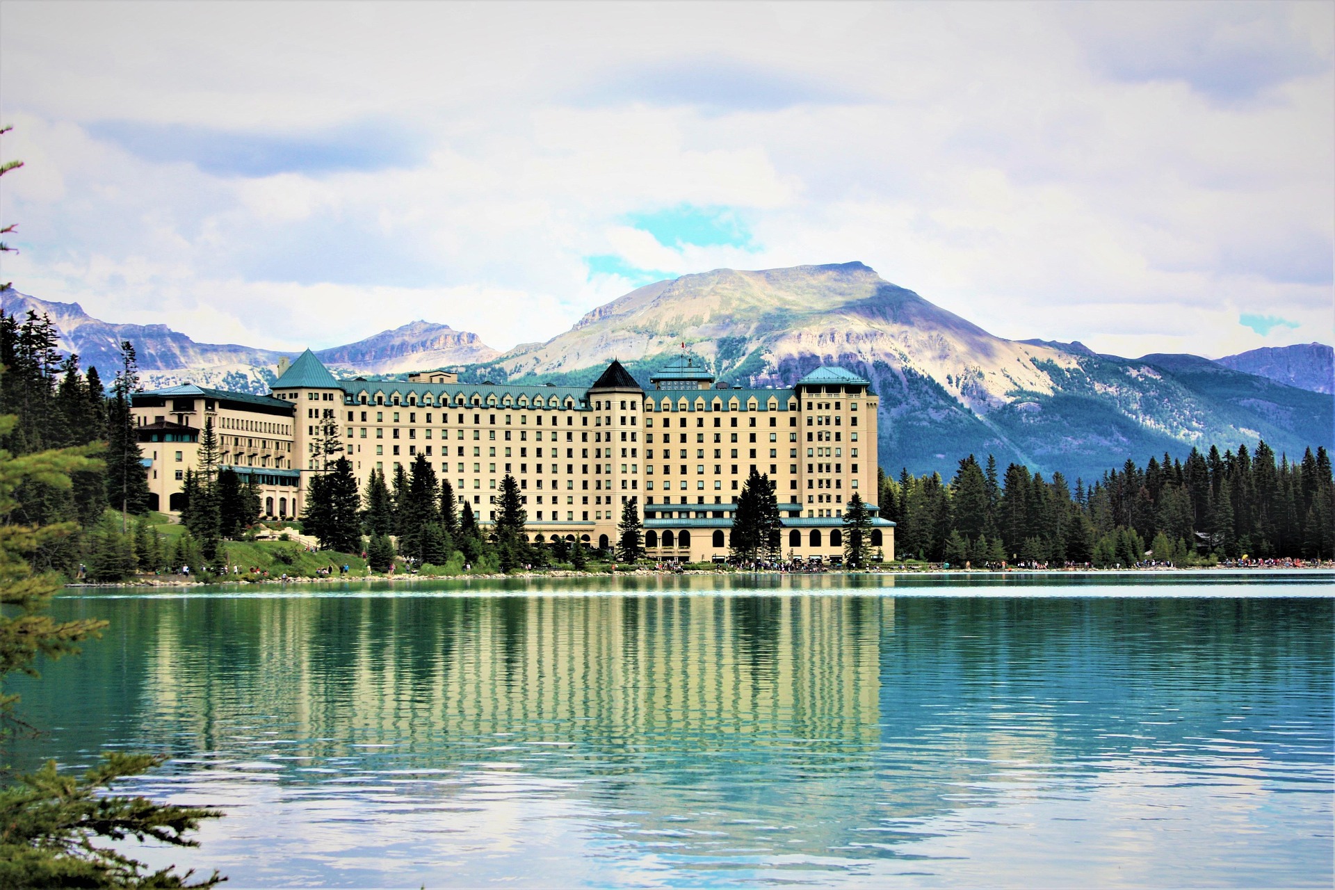 Lake Louise, Canada: train station building and railway car